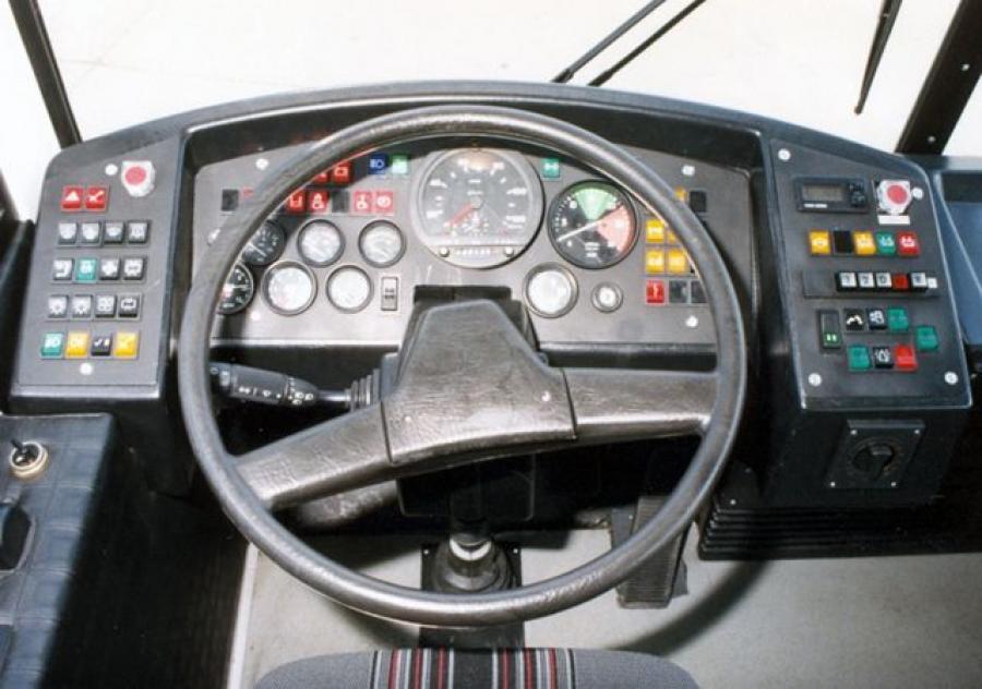  Ikarus 412 1996 года  (фото 7 из 13)
